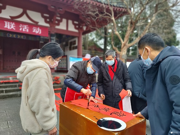20210119翰墨飘香迎虎年——义务送“福”送春联活动现场照片2