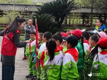 李白文化进课堂，实地教学 ------新兴乡小学生走进李白纪念馆