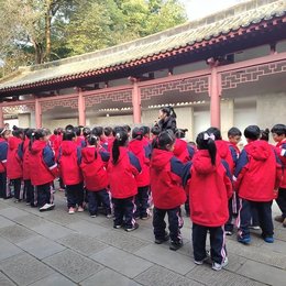 江油市胜利街小学走进李白纪念馆参加“李白文化进校园”活动